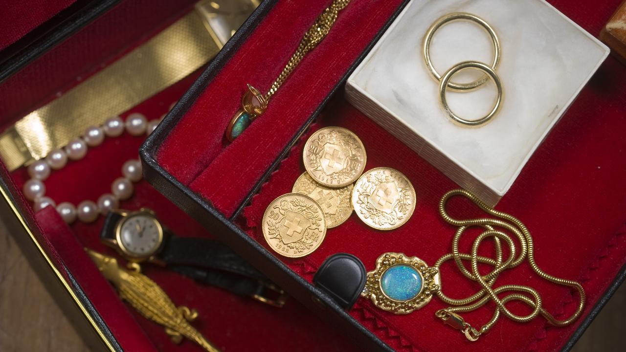 Ces négociants d'or itinérants qui vous entourloupent